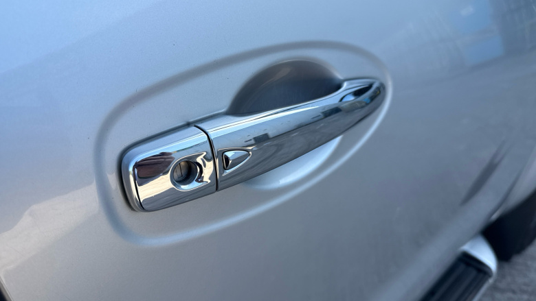 Nissan Navara Np300 Diesel Double Cab Pick Up N-Connecta 2.3dCi 190 4WD